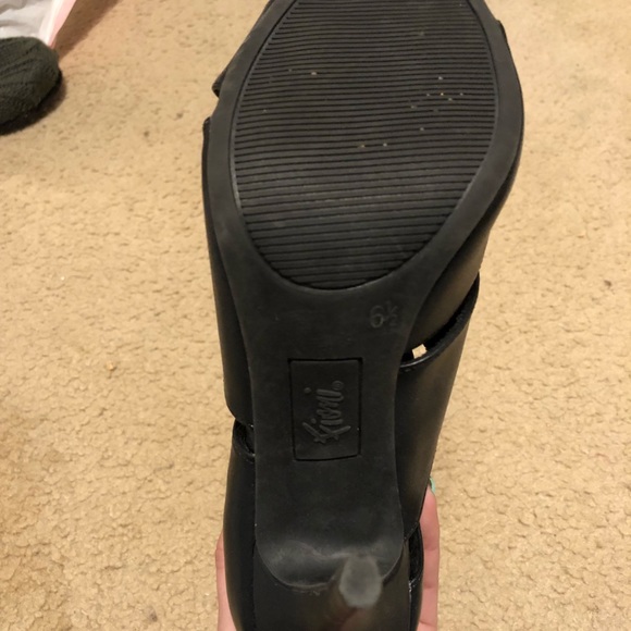 Heels - Picture 3 of 3